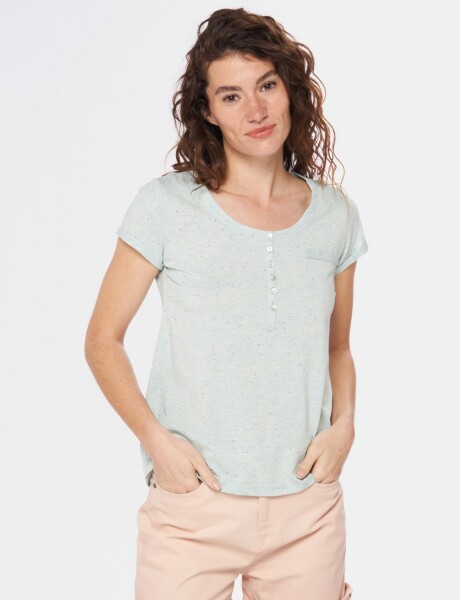 REMERA CON BOTONES Menta