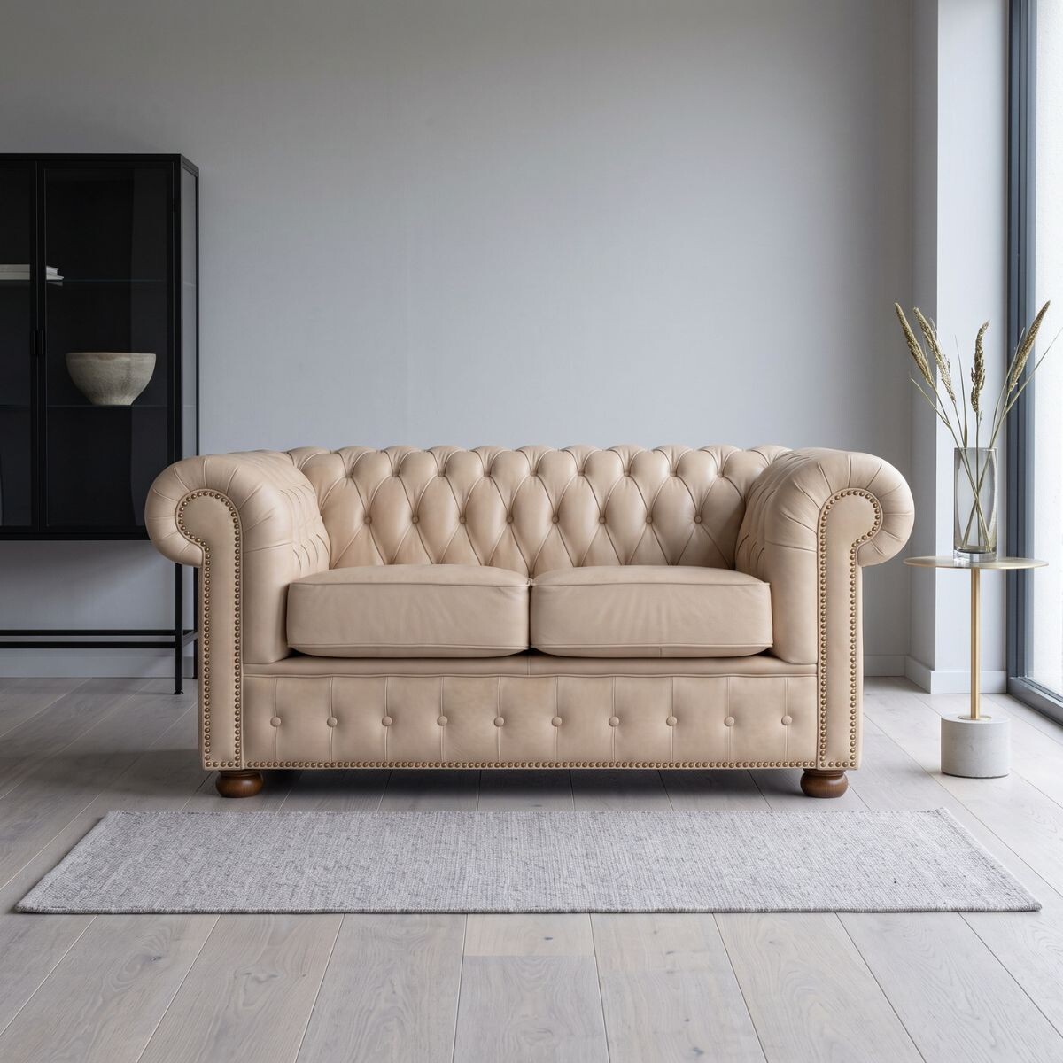 Sofá Chesterfield Novo - Cuero Básico - 2 cuerpos - Arena - (Preventa) 