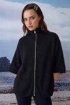 Poncho con cierre negro
