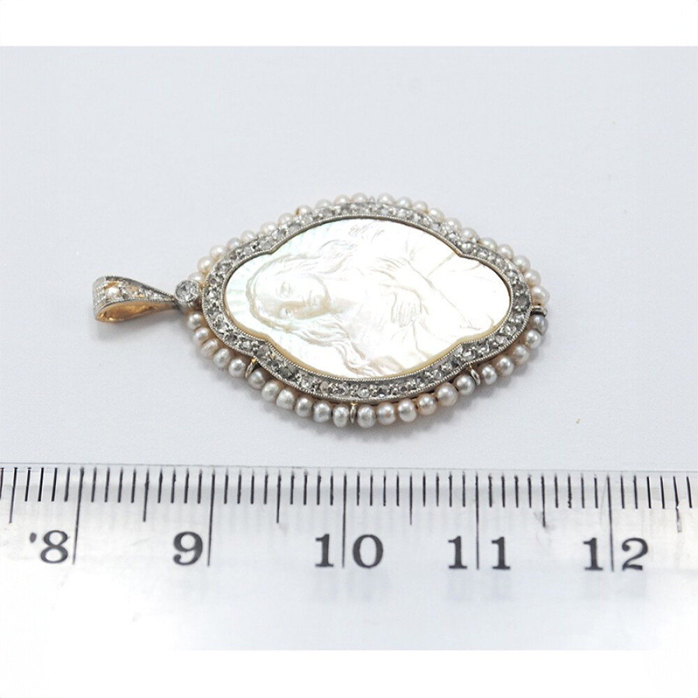 Medalla Oro 18K , Platino, Brillantes, Diamantes, Perlas Y Nacar Medalla Oro 18K , Platino, Brillantes, Diamantes, Perlas Y Nacar