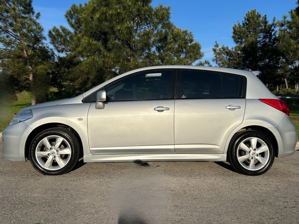 Nissan Tiida 1.8 EXCELENTE ESTADO! | Permuta / Financia Nissan Tiida 1.8 EXCELENTE ESTADO! | Permuta / Financia