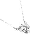 COLLAR BAÑADO EN PLATA CON DETALLE DE MOSQUETÓN ENTRELAZADO Colgante
