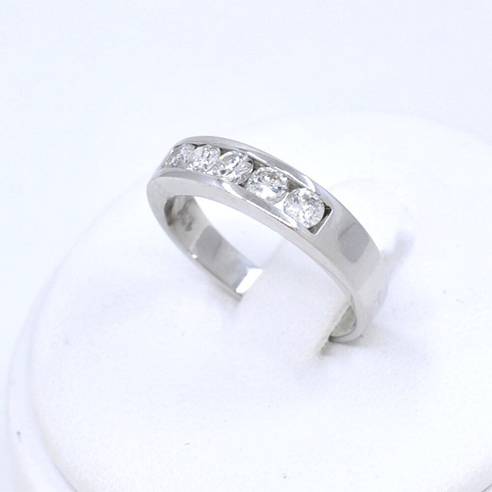 Anillo Medio Sin Fin En Oro Blanco 18K, Con Brillantes Anillo Medio Sin Fin En Oro Blanco 18K, Con Brillantes