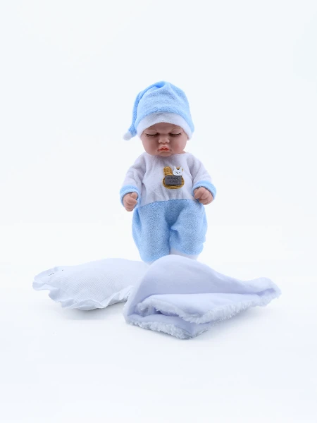BEBE RECIEN NACIDO CON ROPA CELESTE