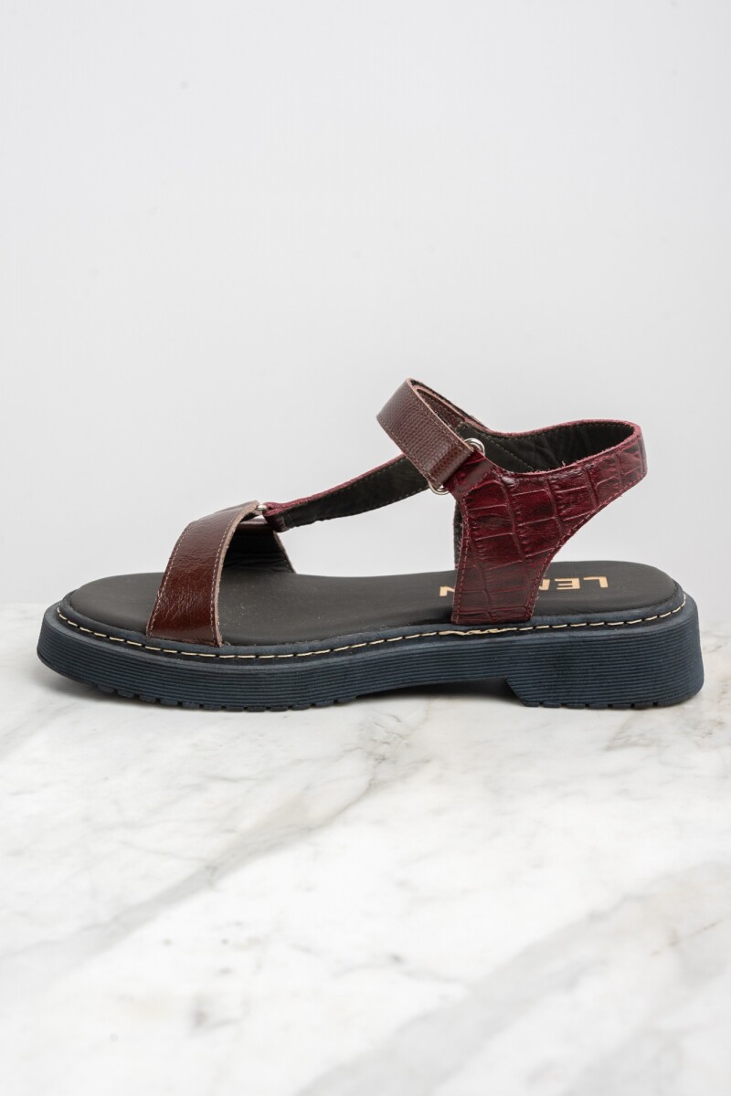 Sandalia Cuero Combinada Bordeaux