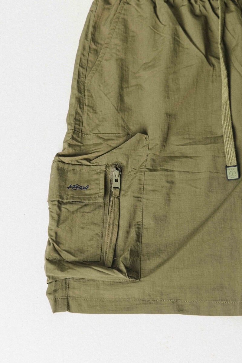BERMUDA NYLON KARGO VERDE 