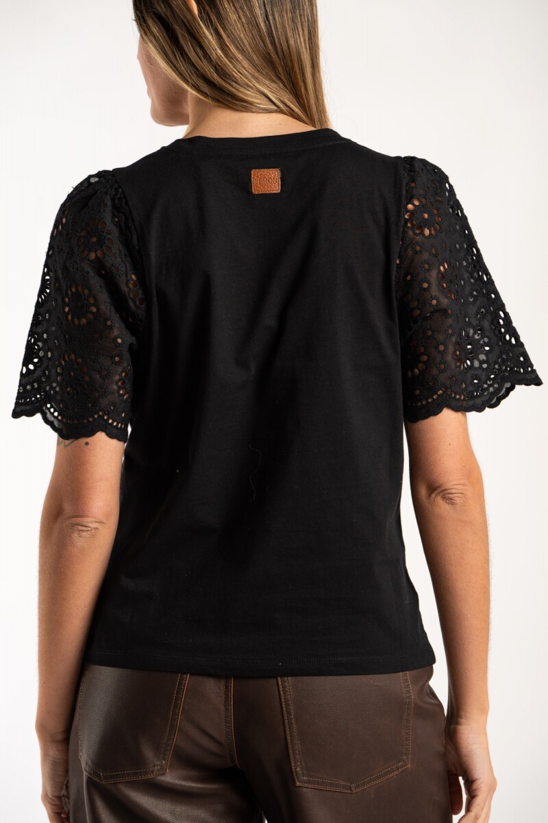Remera Algodón Peinado Y Calados Negro