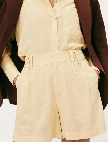 SHORT RECTO AMARILLO