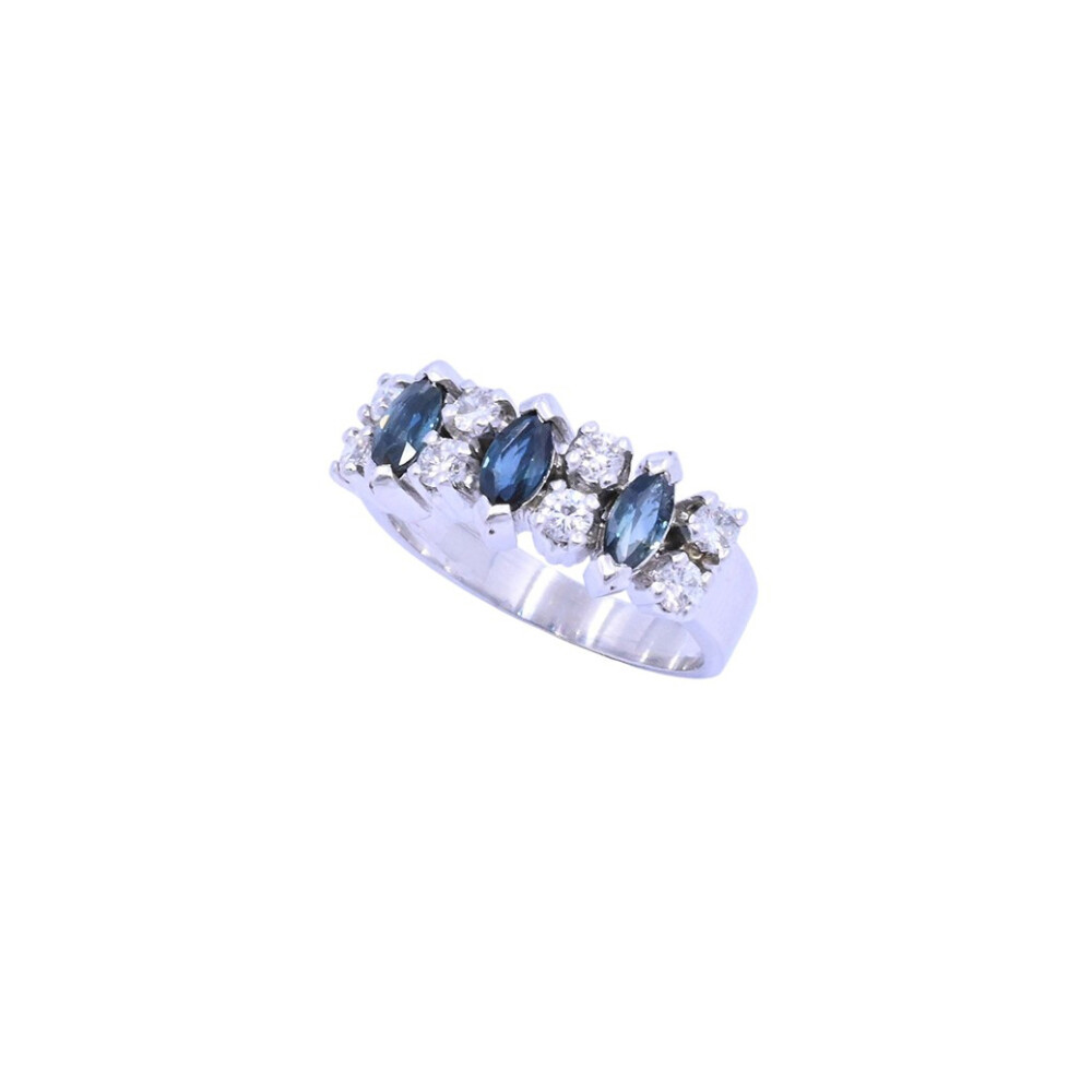 Anillo oro 18k blanco con zafiros navette y brillantes. Anillo oro 18k blanco con zafiros navette y brillantes.