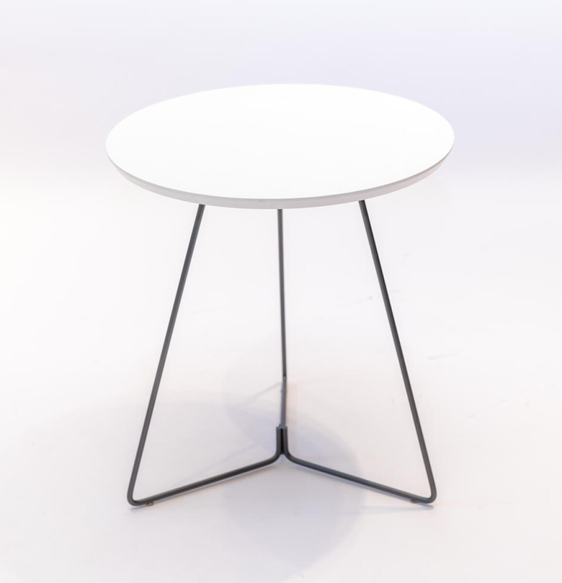 MESA LATERAL OVAL - BASE GRAFITO - TAPA ROBLE BLANCO 