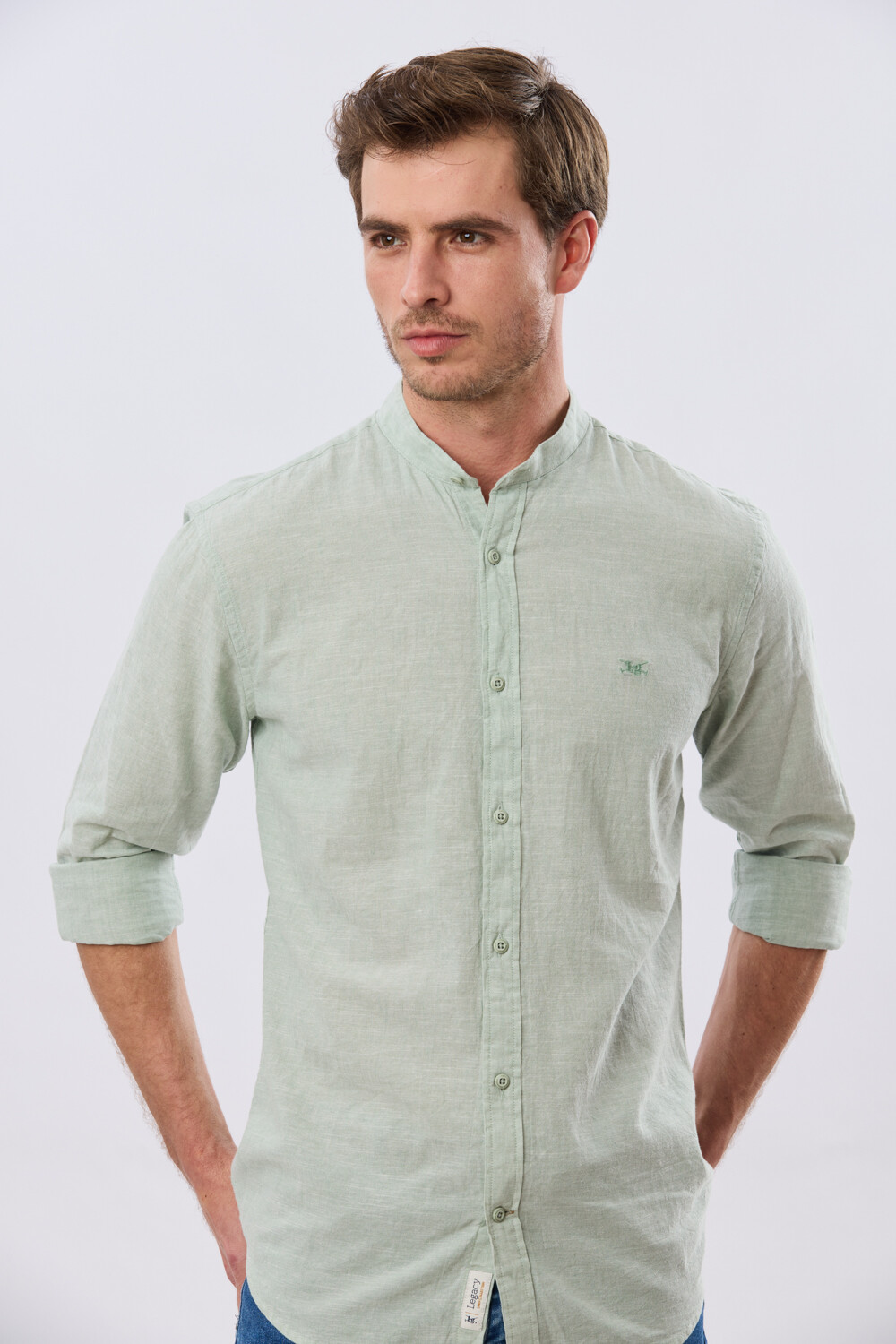 CAMISA LISA DE LINO CUELLO MAO Menta