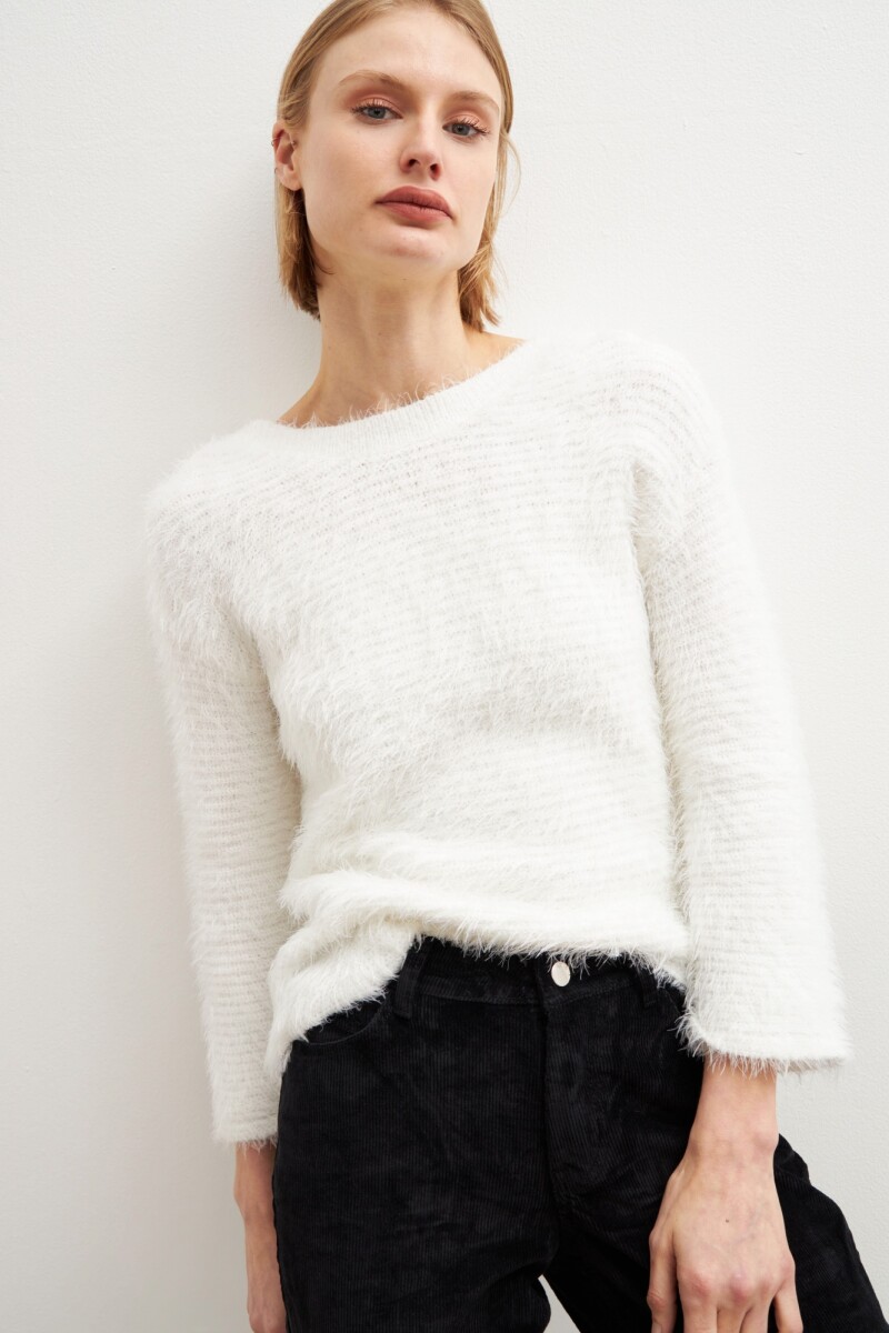 Sweater escote bote efecto pelo - crudo 