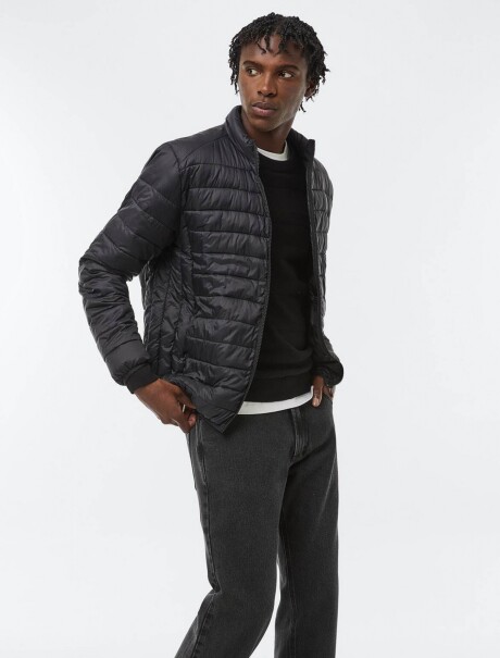 CHAQUETA ACOLCHADA CON DETALLES ACOLCHADOS + BOLSA GUARDAPOLVO NEGRO