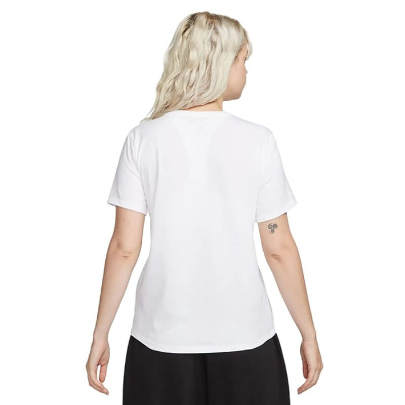Remera Nike Sportwear Club Essentials de Mujer - DX7902-100 Blanco