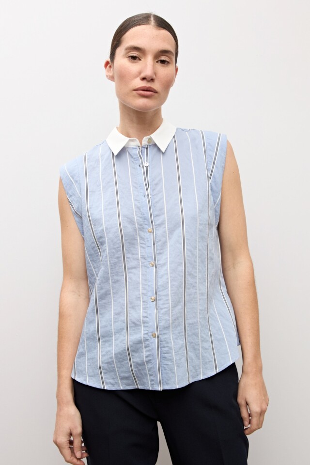 Camisa rayada sin mangas celeste