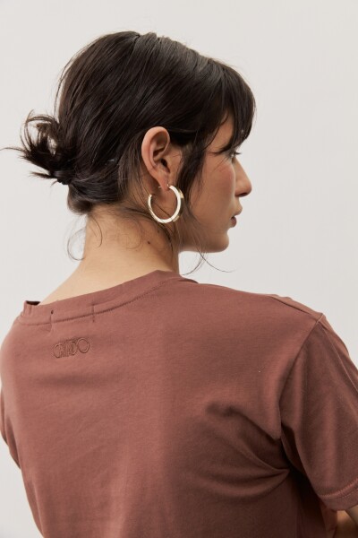 Remera Silencio MARRON