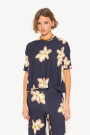 REMERA FLOWER Azul Marino