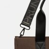 Cartera de mano Flight en nylon Marron