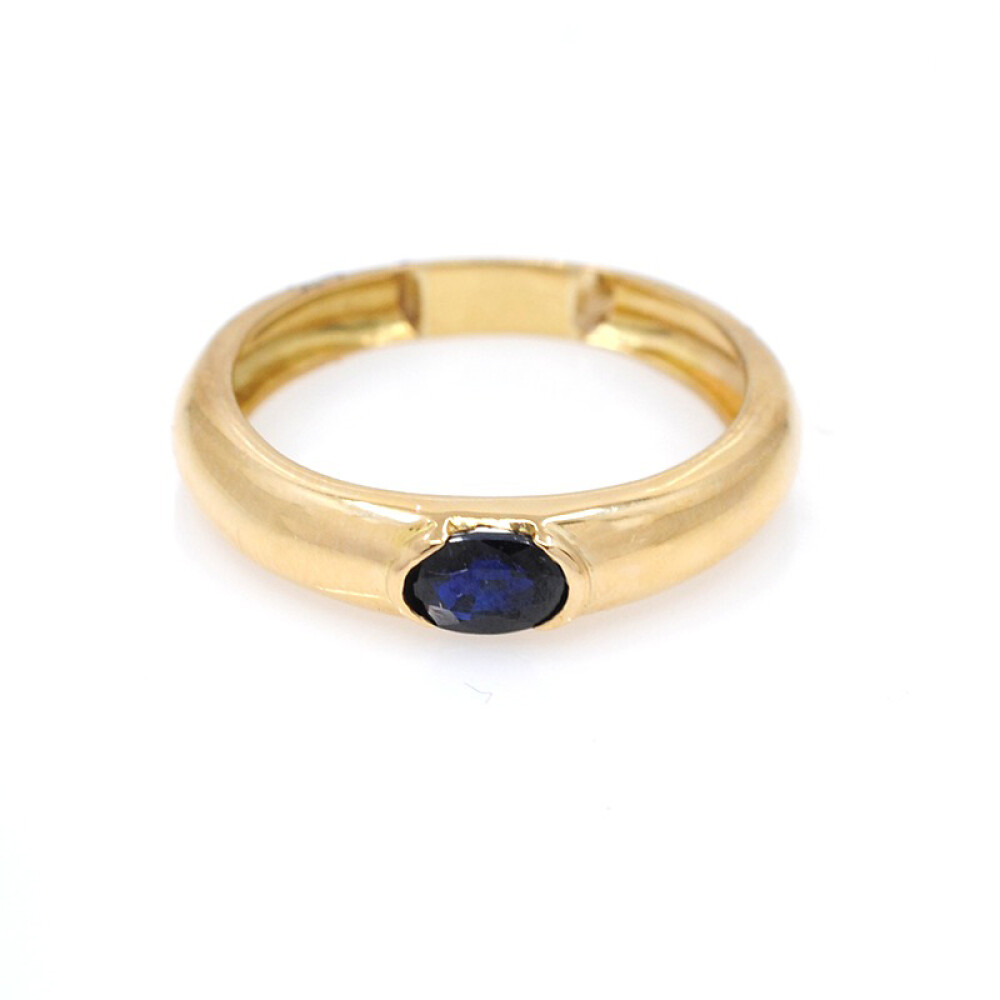 Anillo en oro 18k amarillo y zafiro oval Anillo en oro 18k amarillo y zafiro oval