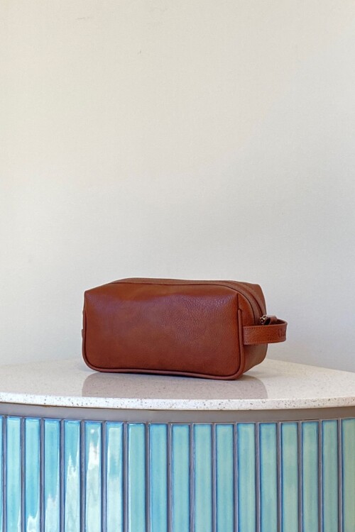 Necessaire chico en simil Brandy