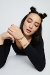 PULSERA DE CUERO NARANJA CON MOSQUETÓN ENTRELAZADO BAÑADO EN PLATA Pulsera