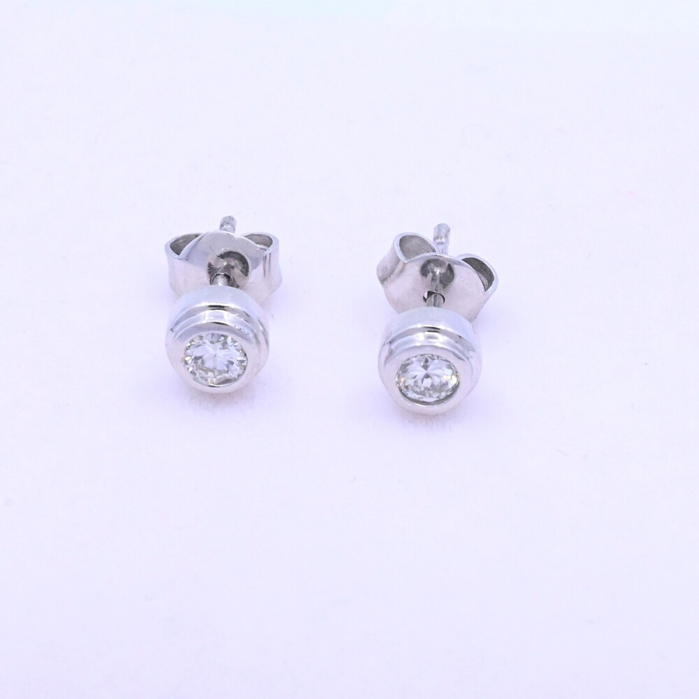 Caravanas oro 18k blanco con brillantes. Caravanas oro 18k blanco con brillantes.