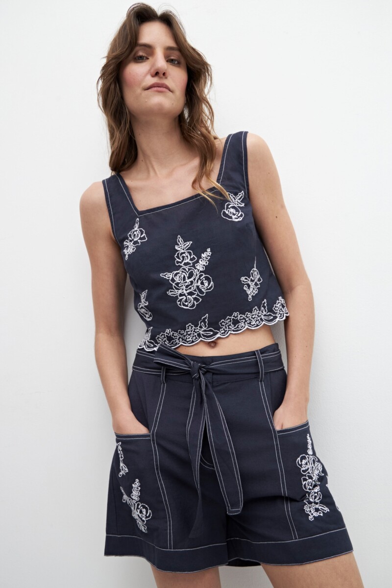 Top bordado floral azul marino