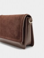 Bolso Bandolera Con Solapa Y Detalles De Piel marron