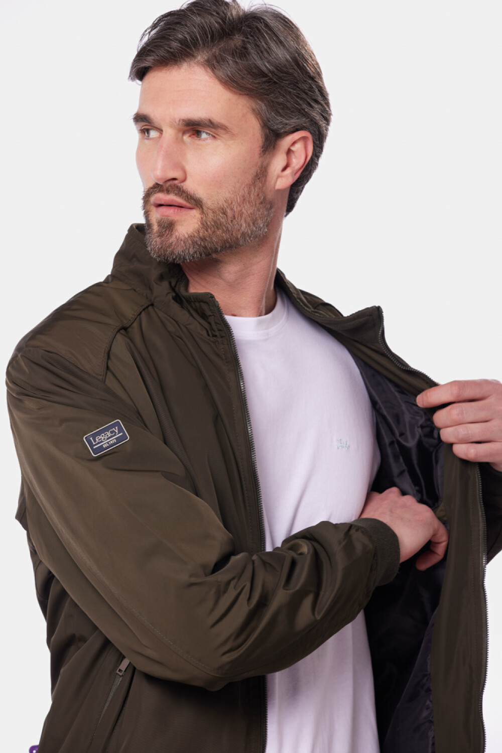 CAMPERA LIVIANA CON PUÑOS Verde