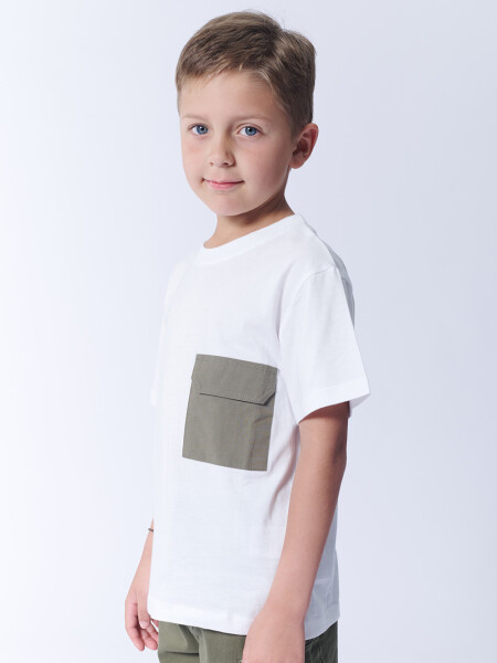 Remera Con Bolsillo Contraste Blanco Y Verde