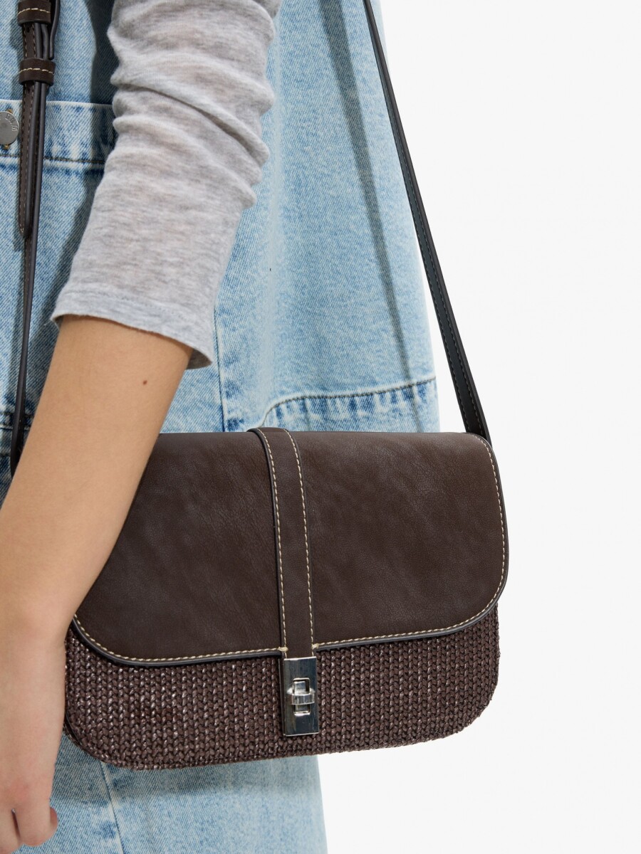 Bolso Bandolera Con Solapa Efecto Rafia marron