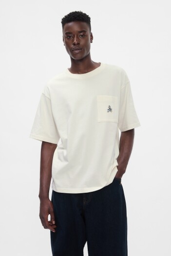 Remera Con Bolsillo Disney Hombre Ivory Frost