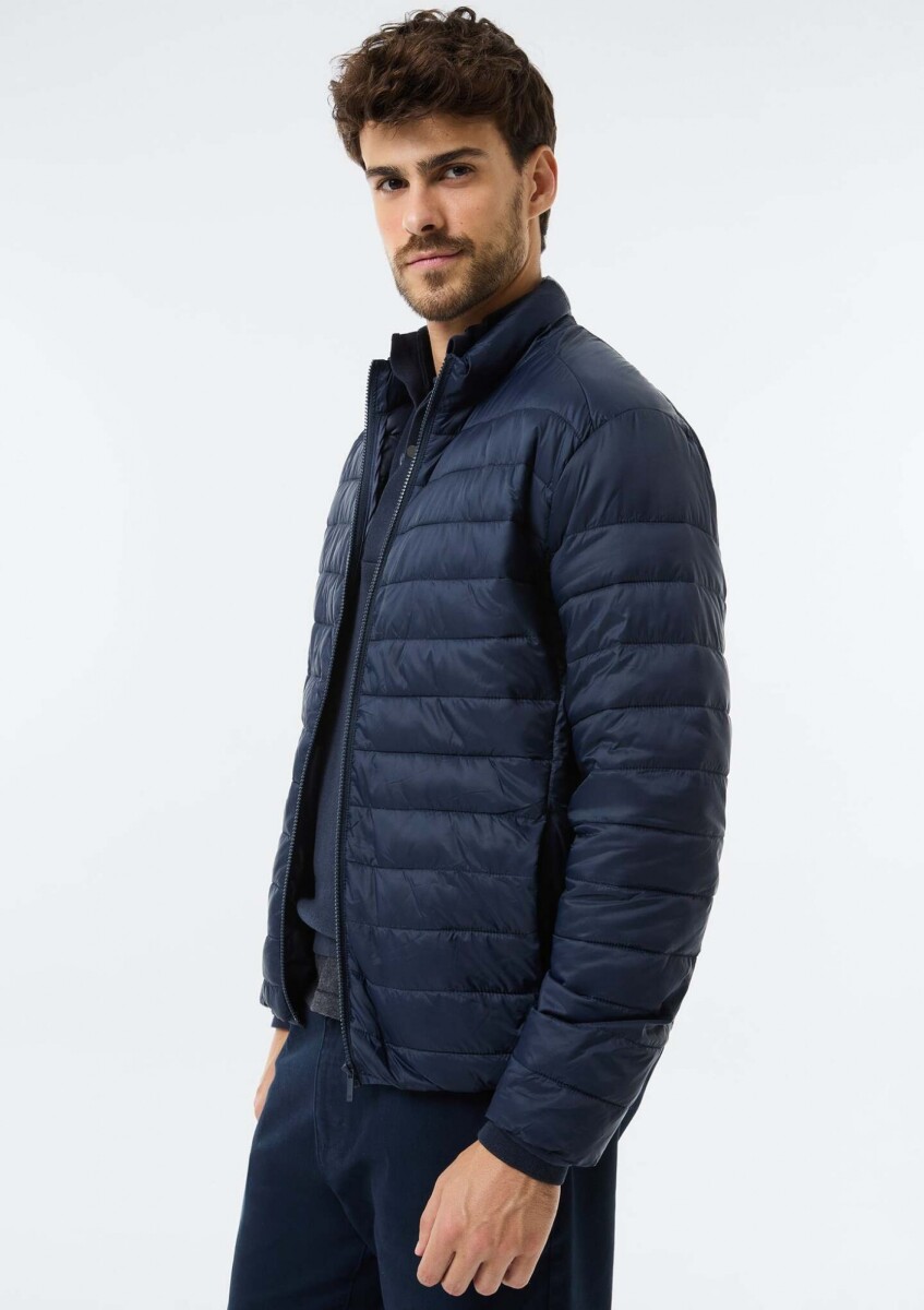 CHAQUETA ACOLCHADA CON DETALLES ACOLCHADOS + BOLSA GUARDAPOLVO - AZUL 