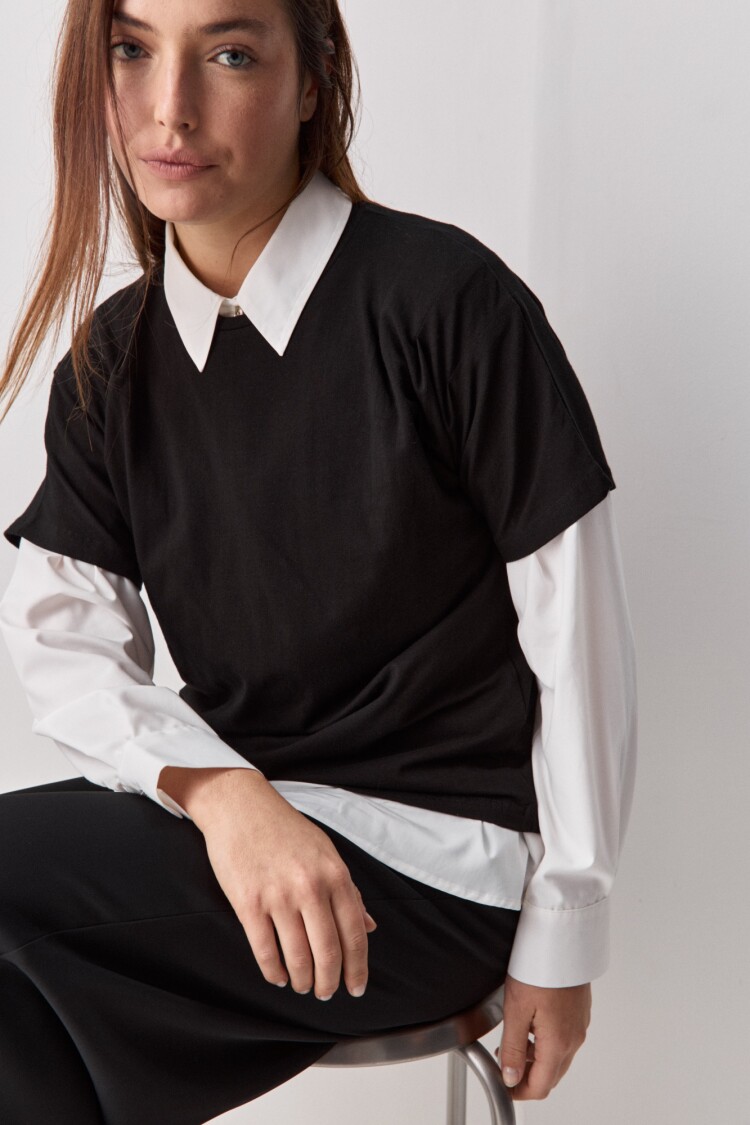 REMERA MOREA Negro