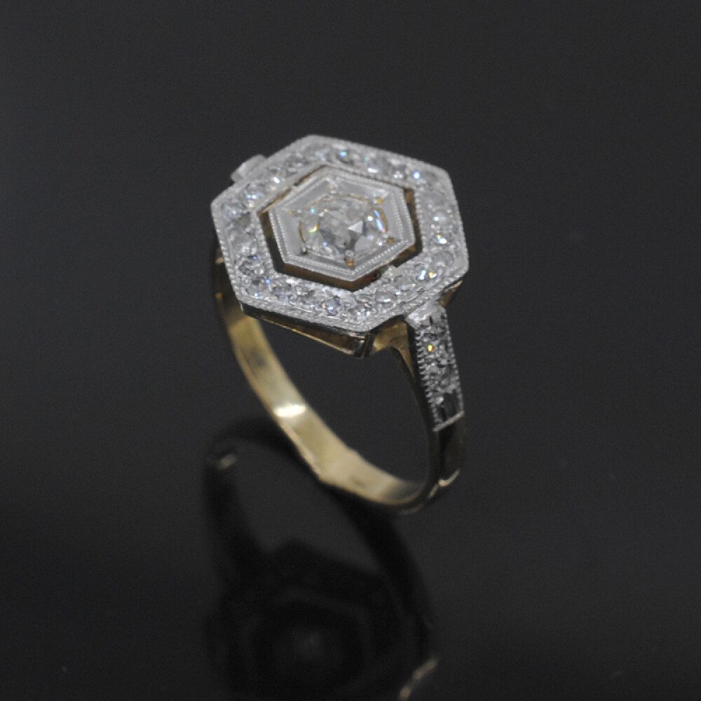 Anillo en oro 18k, platino y brillantes Anillo en oro 18k, platino y brillantes