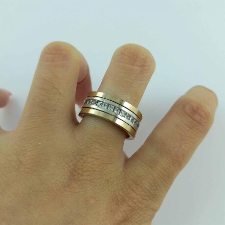 Anillo de plata 925 con double en oro 18 ktes y circonias. Anillo de plata 925 con double en oro 18 ktes y circonias.