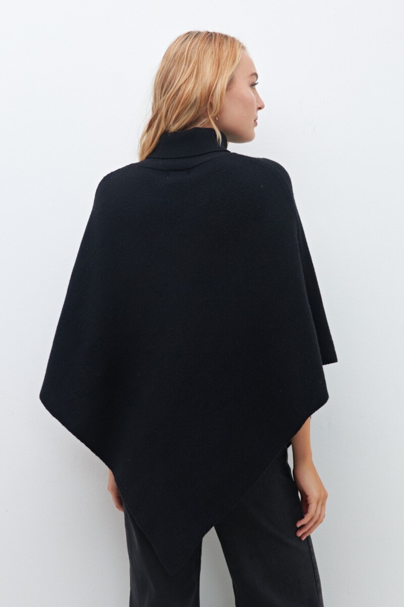 Poncho tejido con botones negro