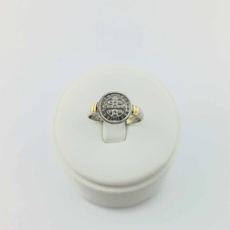 Anillo de plata 925 con double de oro 18k. San Benito. Anillo de plata 925 con double de oro 18k. San Benito.