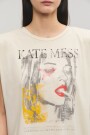 REMERA KATE MESS Crudo