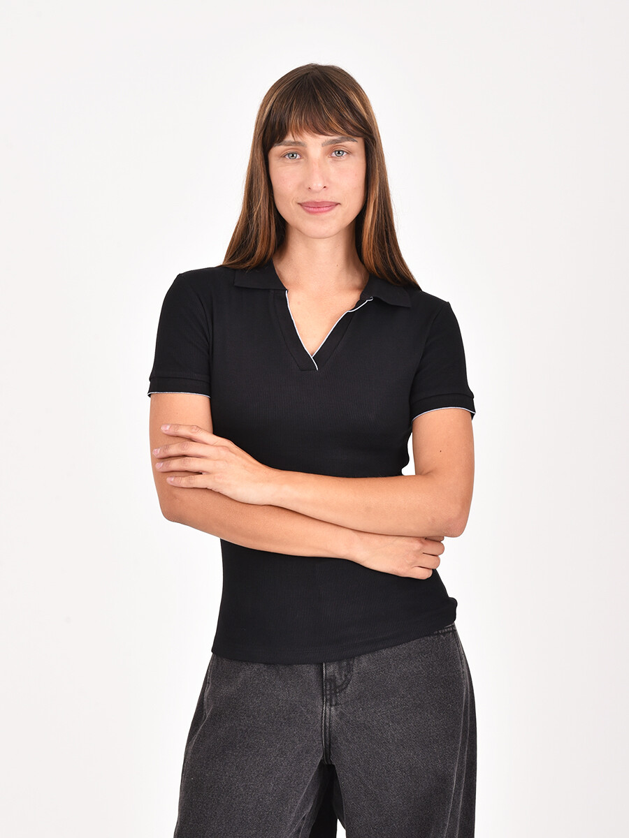 REMERA AKOTA - NEGRO 