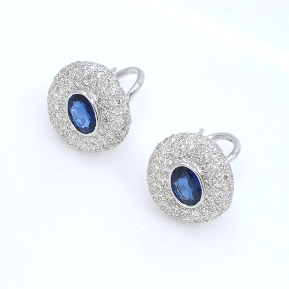 Caravanas en oro 18k blanco, brillantes y zafiro oval Caravanas en oro 18k blanco, brillantes y zafiro oval