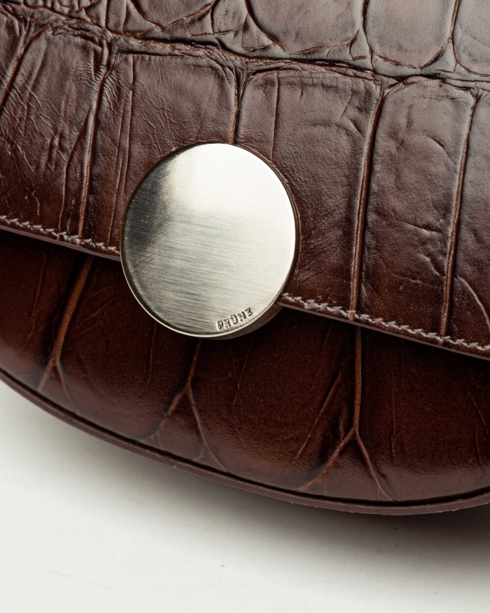 Bandolera The Circle en cuero croco Chocolate Niquel