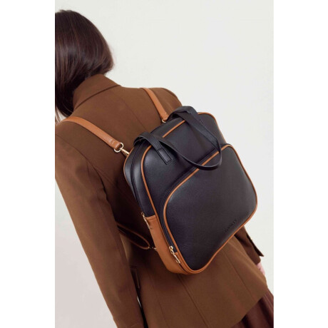 Mochila Clara Negro y Suela