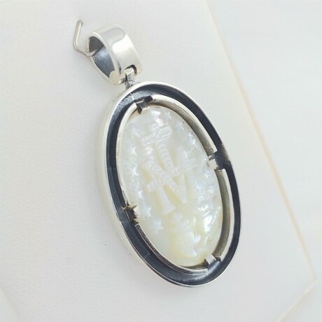 Medalla religiosa de plata 925 con detalles de double en oro 18Ktes, Virgen Milagrosa en nácar. Medalla religiosa de plata 925 con detalles de double en oro 18Ktes, Virgen Milagrosa en nácar.