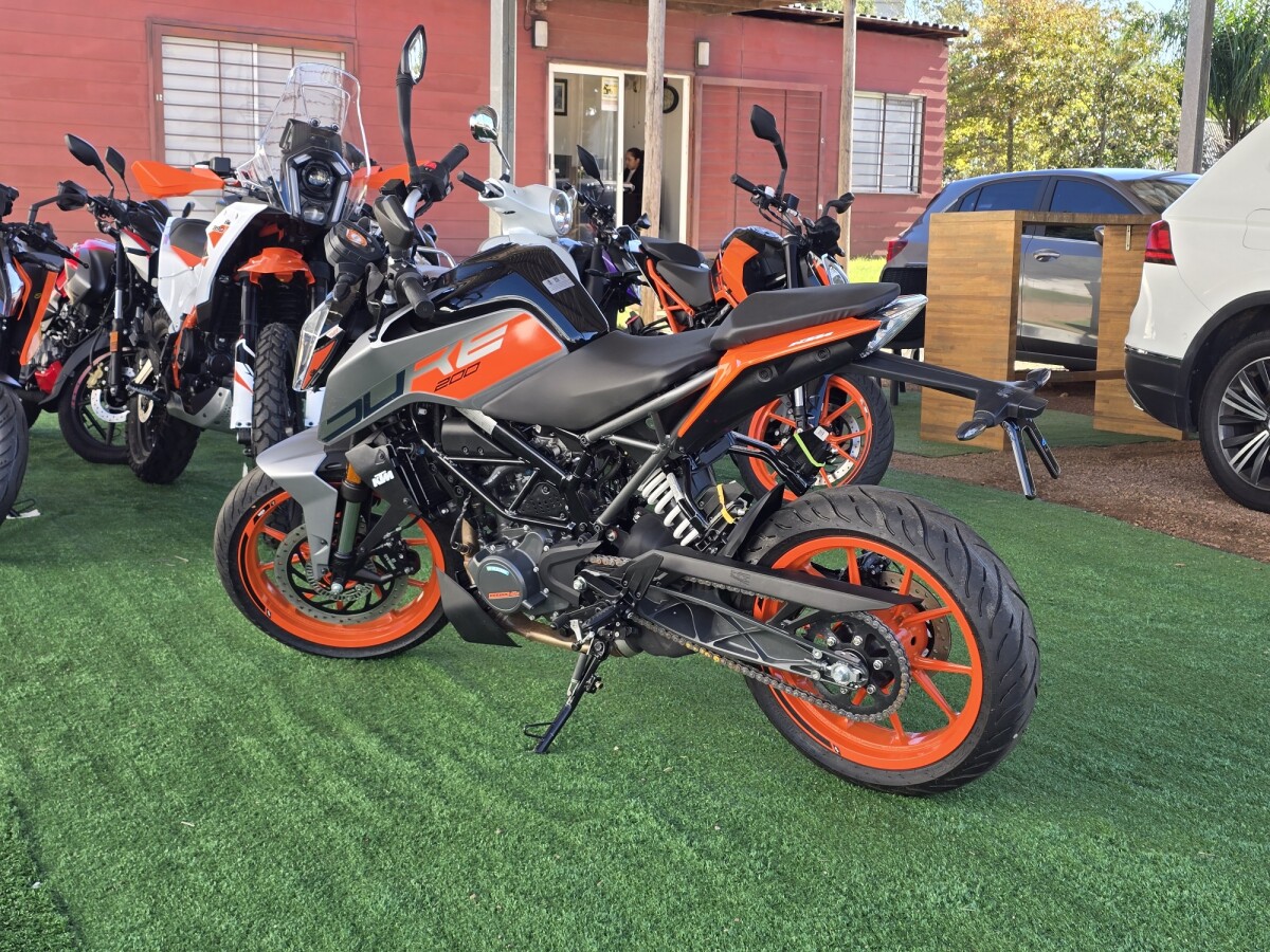 KTM Duke 200 0KM | Permuta / Financia KTM Duke 200 0KM | Permuta / Financia