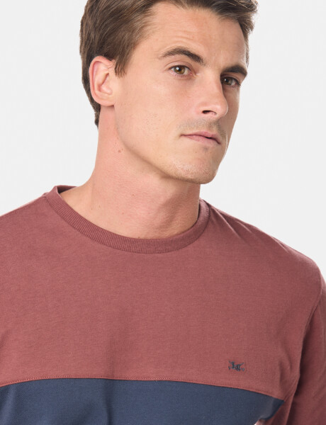 REMERA COMBINADA Bordo