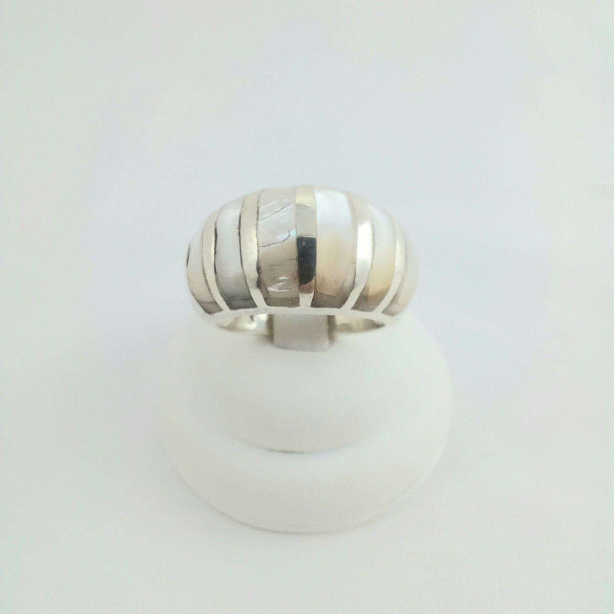 Anillo de plata 925 con nácar. 