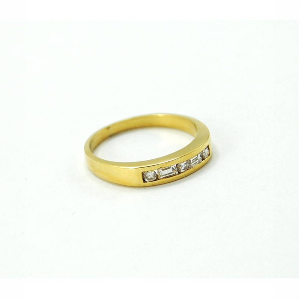 Anillo En Oro 18K, 2 Brillantes Baguette Y 3 Redondos Anillo En Oro 18K, 2 Brillantes Baguette Y 3 Redondos