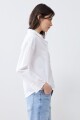 Camisa con cuello y puños bordados blanco