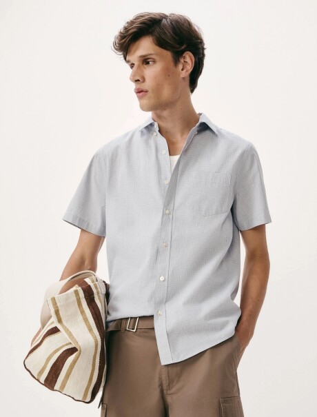 CAMISA MANGA CORTA CON ESTAMPADO GRIS